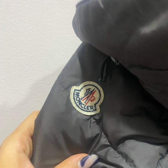 Moncler women’s puffer jacket - Picture 8 of 16